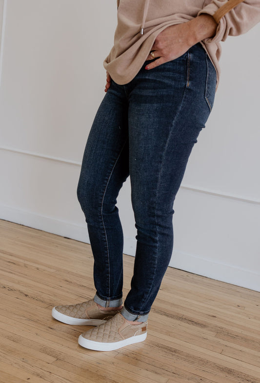 ANGIE HIGH WAISTED SKINNY JEAN WITH NO DISTRESSING