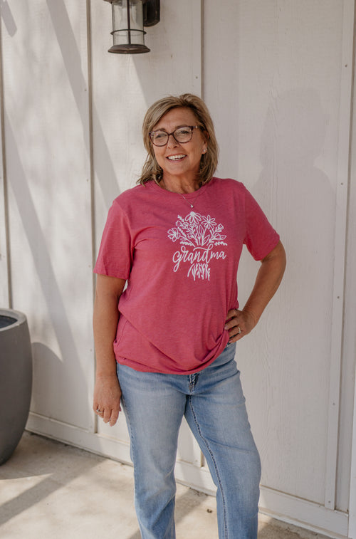GRANDMA WITH FLOWER BOUQUET GRAPHIC TEE