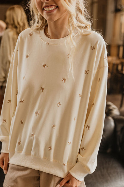 ABBEY CREAM BOW EMBROIDERED SWEATSHIRT BY IVY & CO