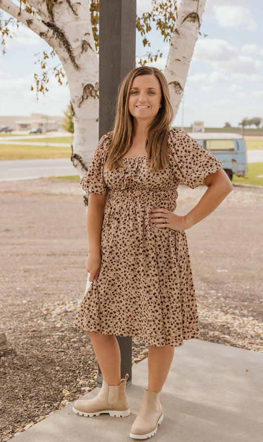 WINNIE CURVY/REG FLORAL DRESS WITH PUFF SLEEVES