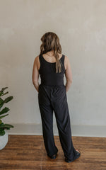 RHIANNAN SLEEVELESS JUMPSUIT WITH POCKETS 2 COLOR OPTIONS