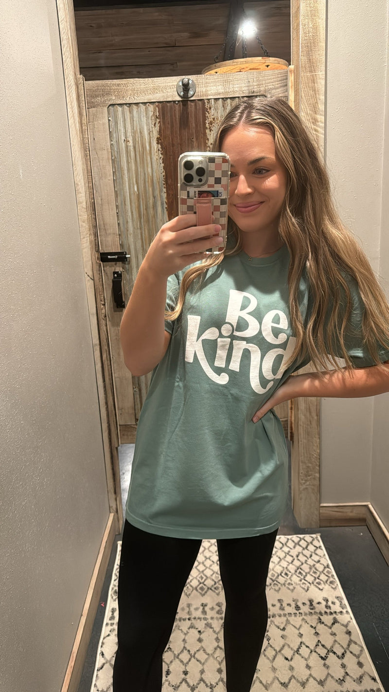 BE KIND GRAPHIC TEE