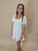 PRESLEY WHITE SHORT SLEEVE SWEETHEART NECKLINE BY IVY & CO
