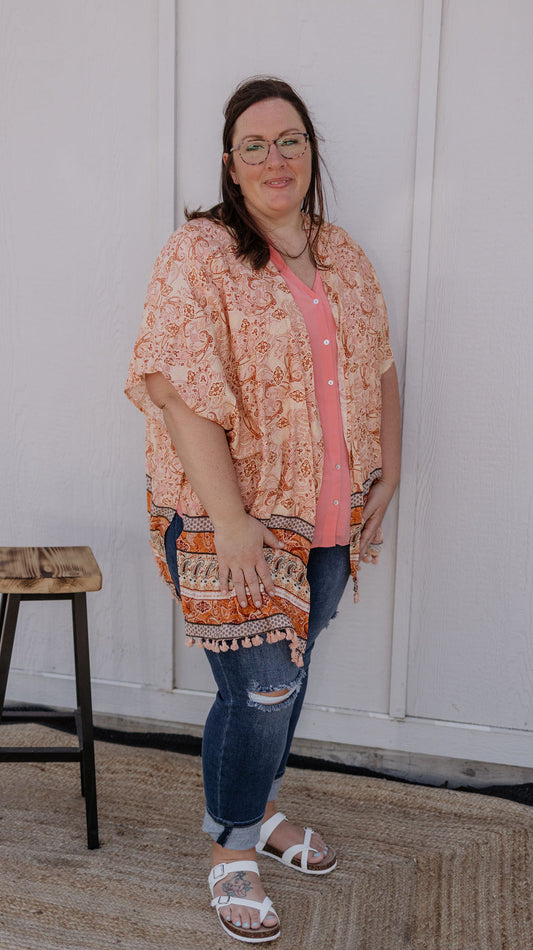 NACOLE CURVY PAISLEY BORDER PRINTED KIMONO WITH TASSELS