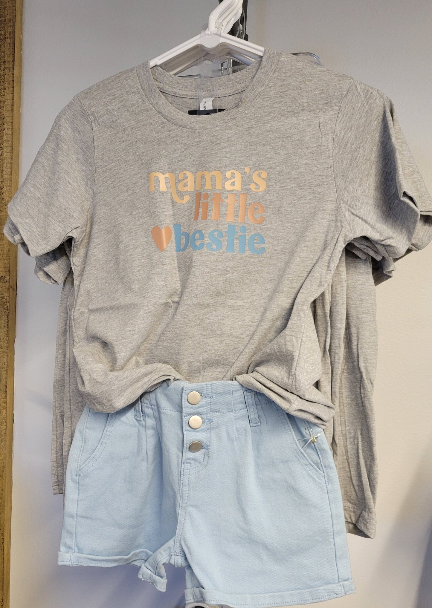 MAMA'S LITTLE BESTIE GRAPHIC TEE