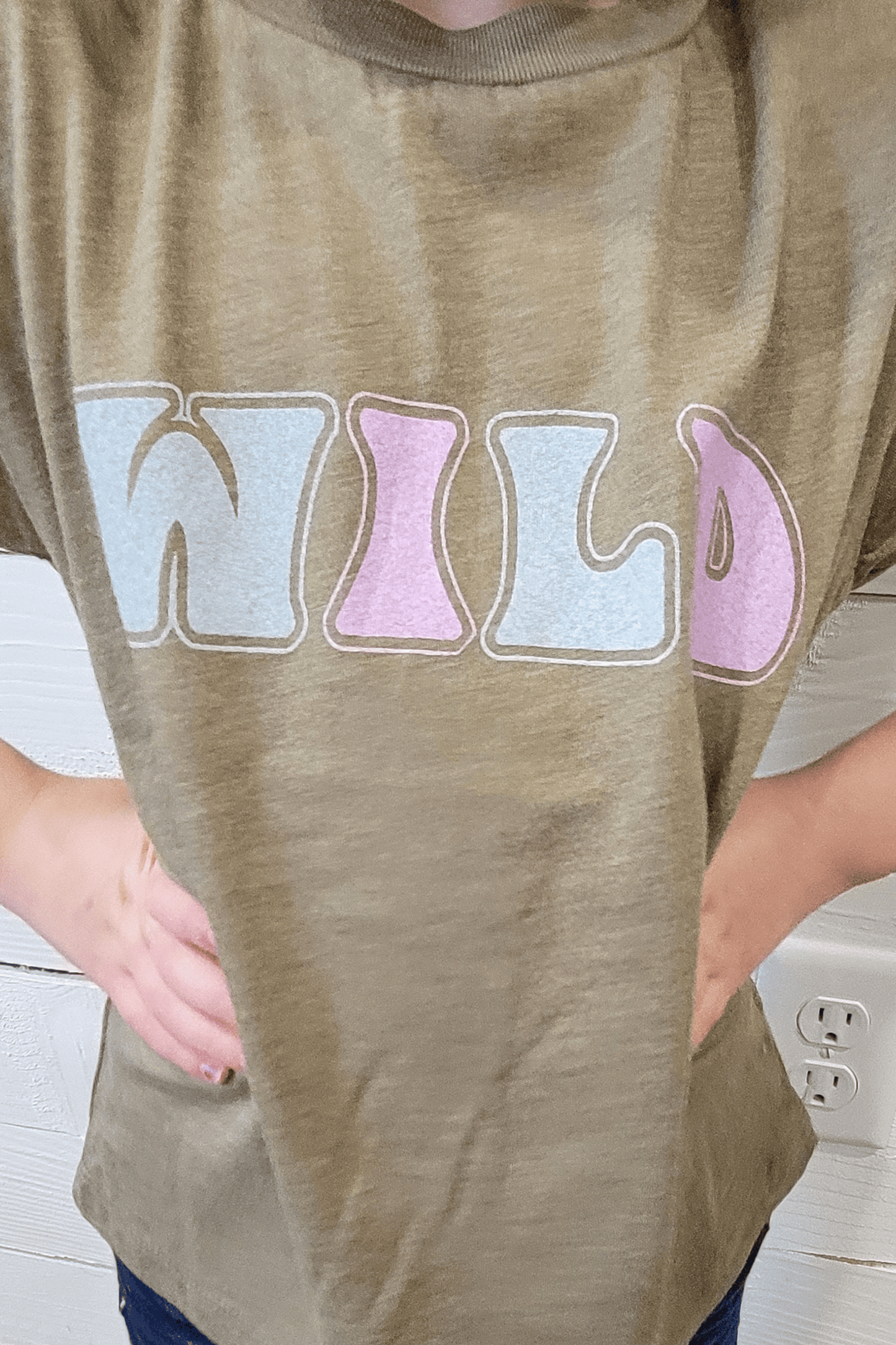 WILD GRAPHIC TEE