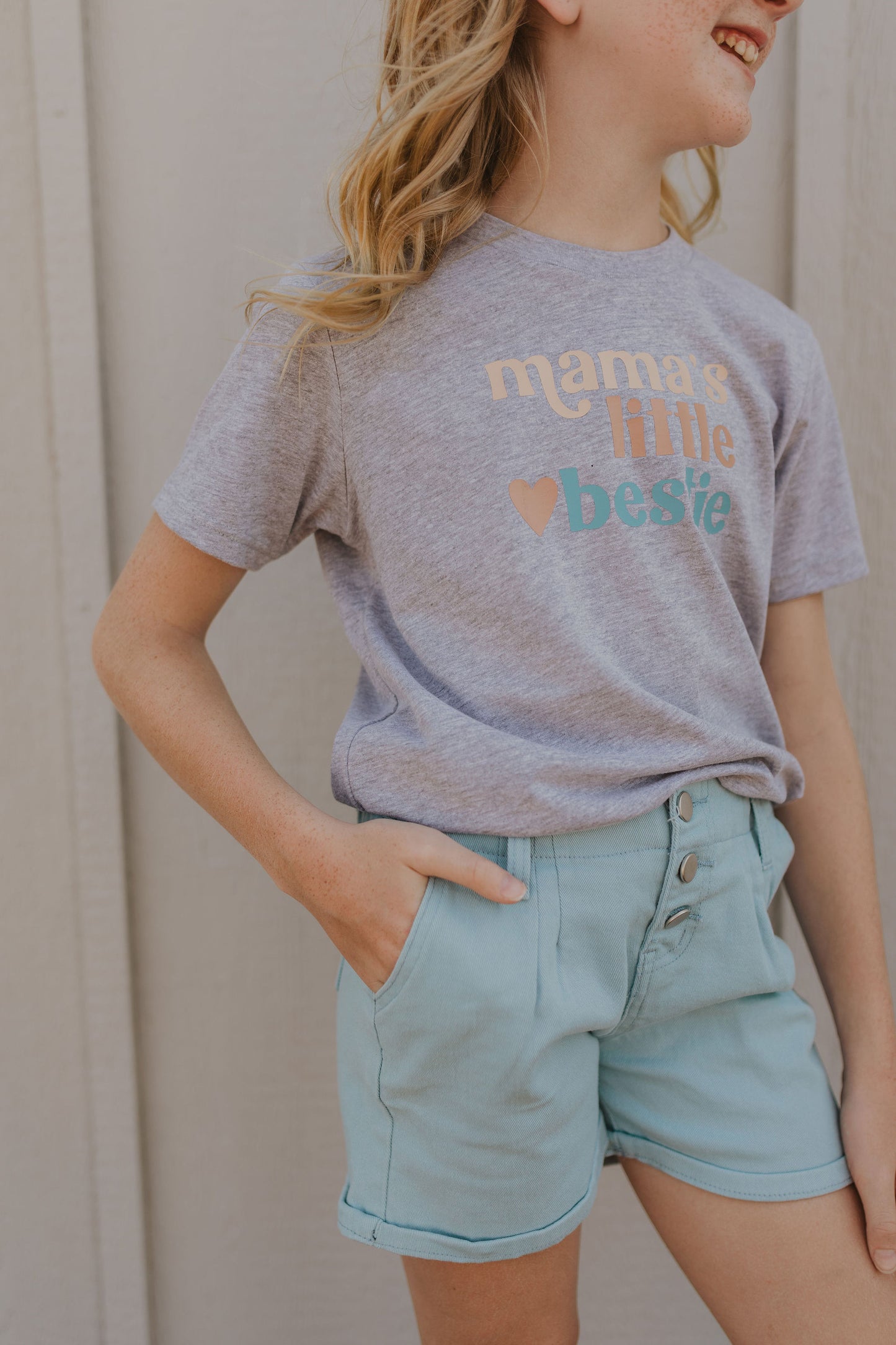 MAMA'S LITTLE BESTIE GRAPHIC TEE