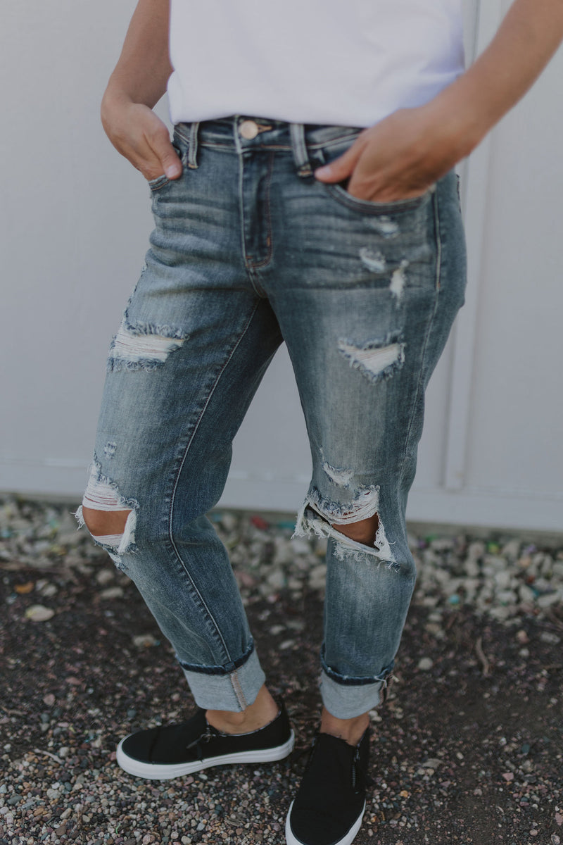 DAISEY DISTRESSED MID RISE JEANS