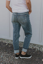 DAISEY DISTRESSED MID RISE JEANS